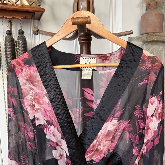 Vintage Y2K Silk Floral Sheer Black and Pink Wrap Top women’s Medium - Picture 2 of 7